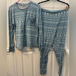 La Vie en Rose Cozy Blue and White Patterned Pajamas